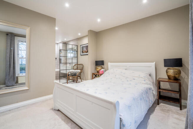 4 bed Detached for sale Image 5