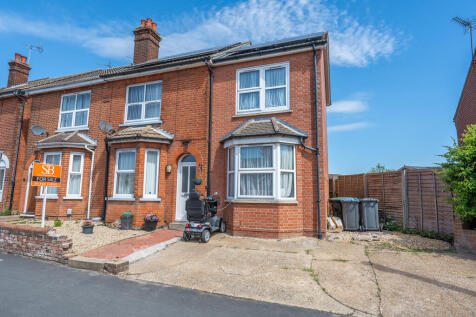 High Road West, Felixstowe