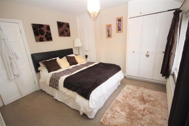 bedroom 1 (2).JPG