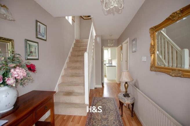 18 Wellford - hall.jpg