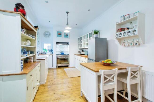 4 bed Detached for sale Image 5