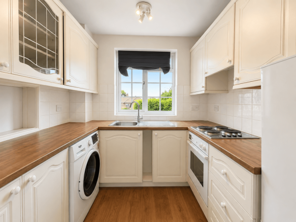 2 bed flat to rent Freshwood Way, London SM6