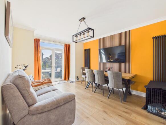 4 bed Semi-Detached for sale Image 8