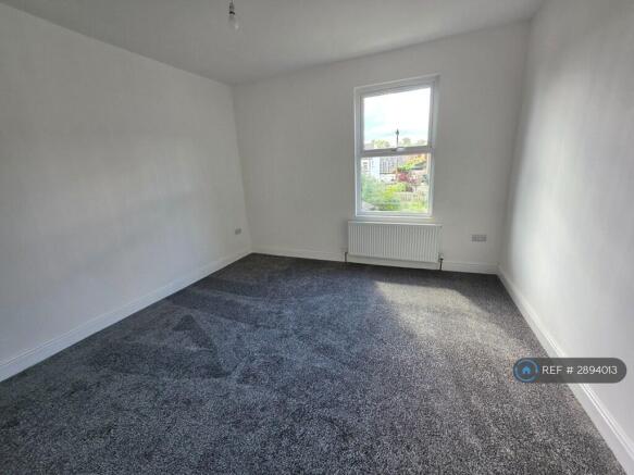 2 bed Terraced to rent Image 10