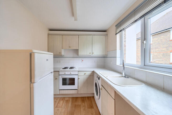 1376742-9-690b4a5...