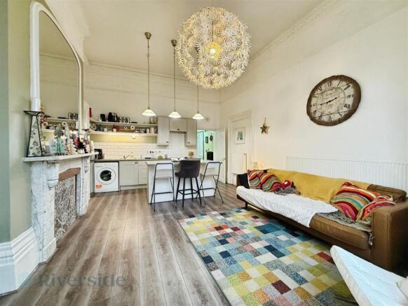 2 bed Apartment for sale Image 6