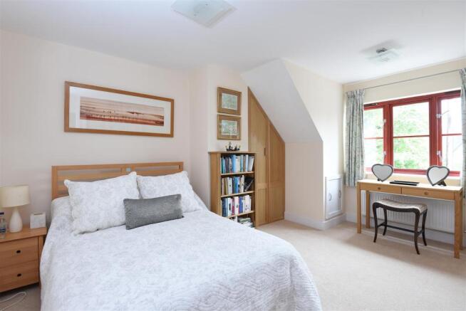 bedroom (2).jpg