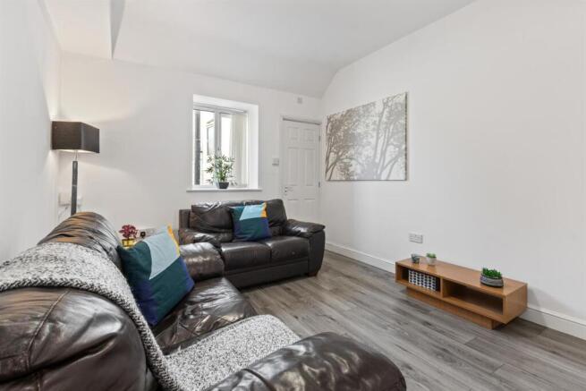 3 bed Flat to rent Image 6