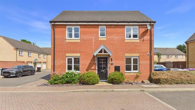 3-bed detached on Brooklands Way, Bourne, £240,000