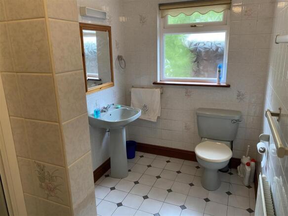 Shower Room/Wc: