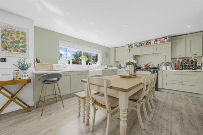 Oak Cottage, 14a Meadow Way, Maidenhead, SL6 2PE6.