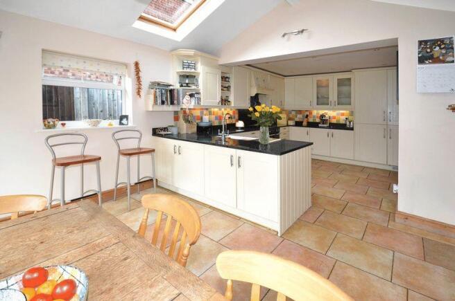 Kitchen/Dining...