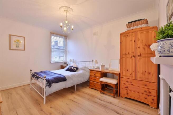 4 bed House for sale Image 10