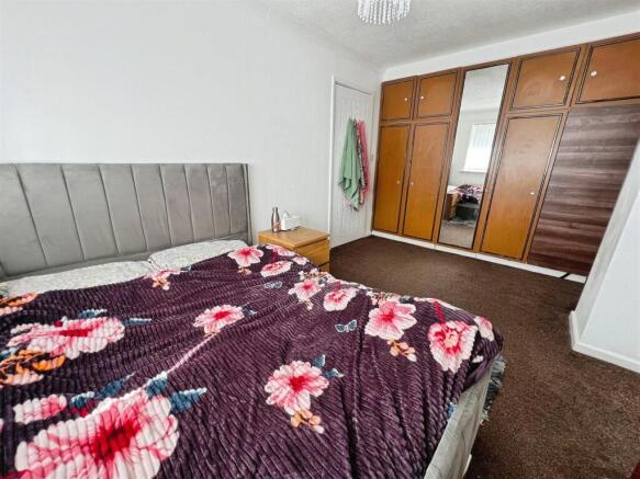3 bed Terraced for sale Image 12