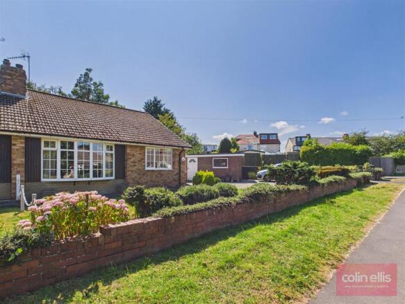 2 bed Semi-Detached Bungalow for sale in scarborough