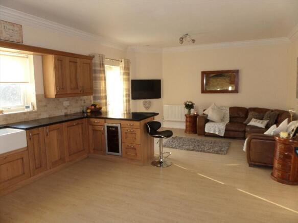 KITCHEN/FAMILY ROOM