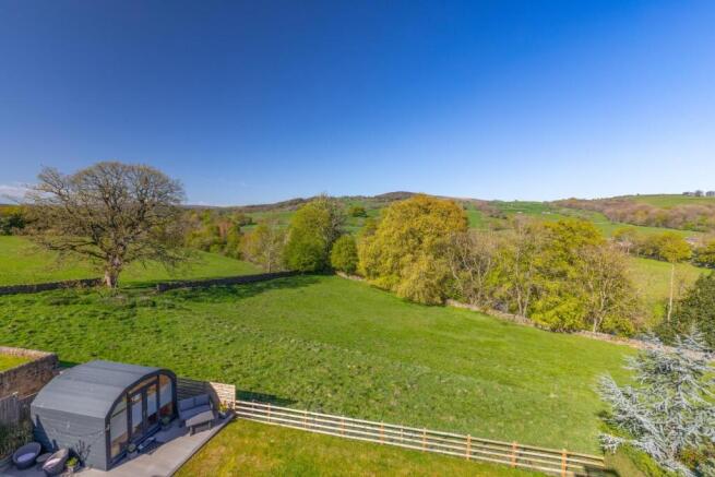 5 bed Detached for sale Image 11