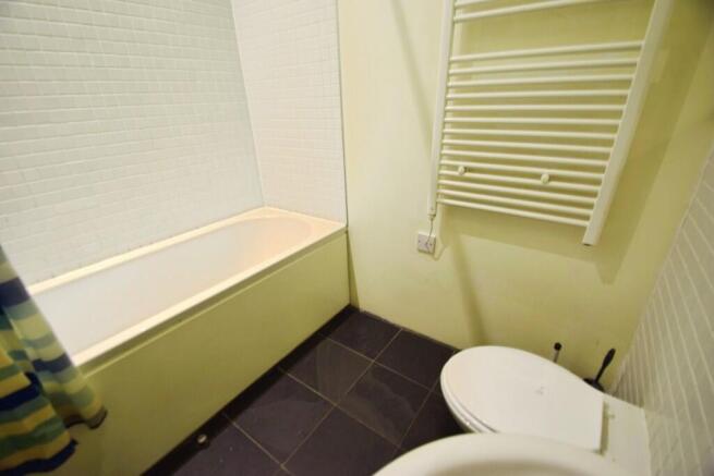 2 bed Apartment to rent Image 11