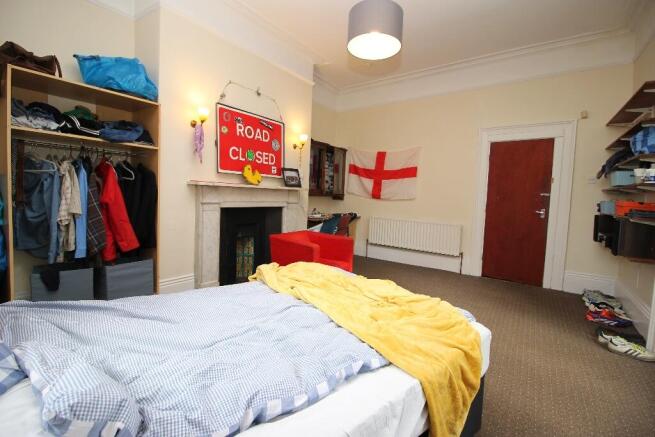 7 bed End of Terrace to rent Image 7