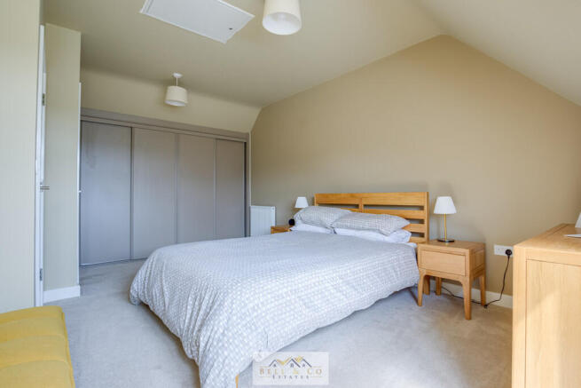4 bed Semi-Detached for sale Image 9