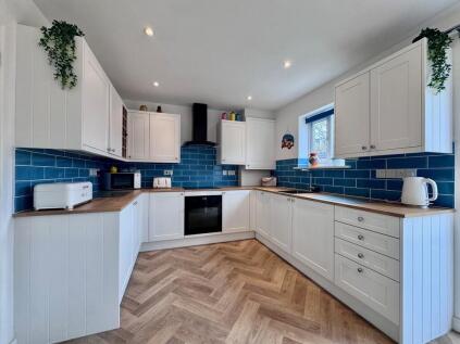 Cobham Close, Glenholt