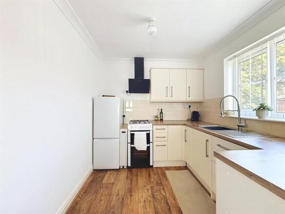 2 bed Flat for sale Image 5