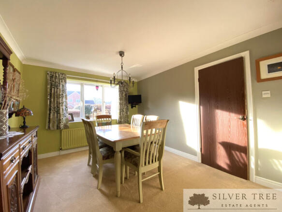 4 bed Detached for sale Image 8