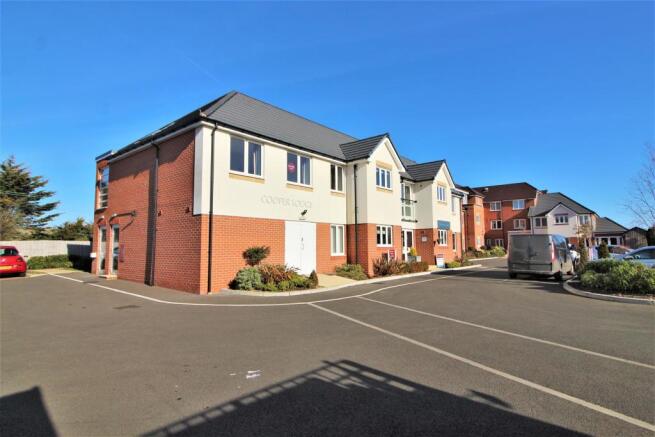 COMMUNAL GARDENS & PARKING