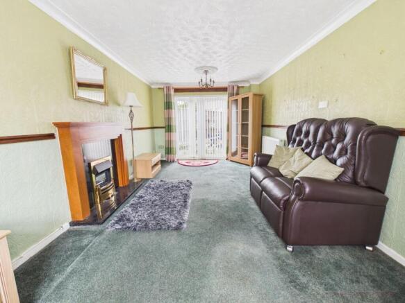 Spacious Through Lounge