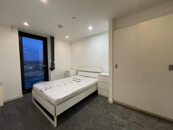 2 bed Apartment to rent Image 12