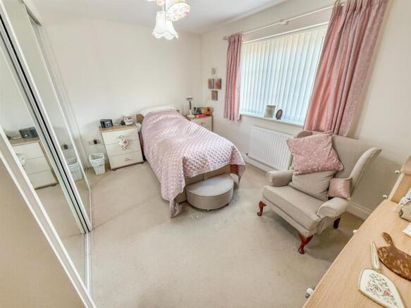 Lawford Gardens, Gobowen, Oswestry photo 4