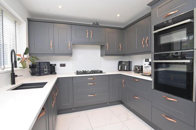 4 bed Semi-Detached for sale Image 5