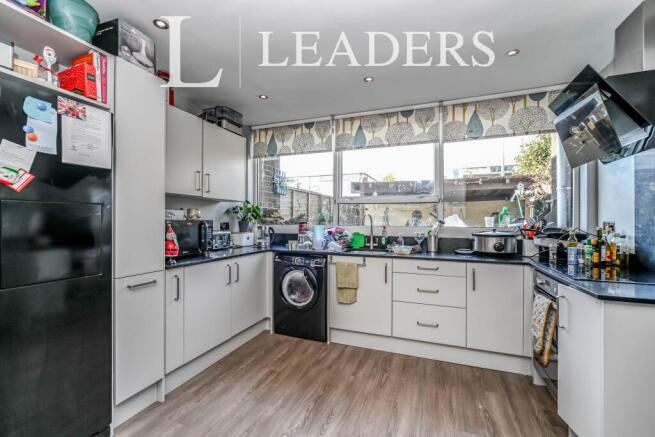 room 4 11 seaton dri