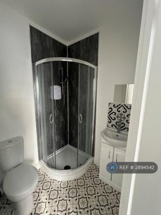 1 bed House Share to rent Image 4