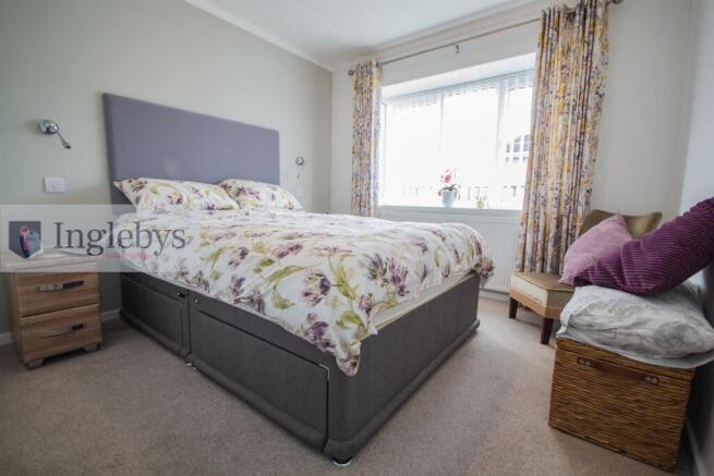 2 bed Park Home for sale Image 12