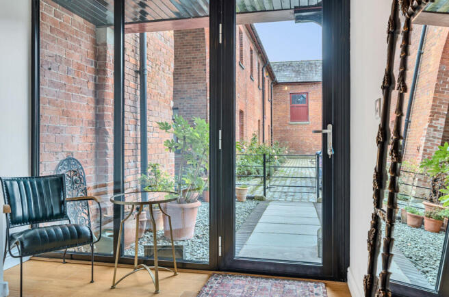 1360696-7-68dd212...