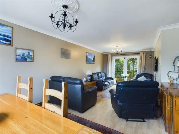 Lounge/Dining Room
