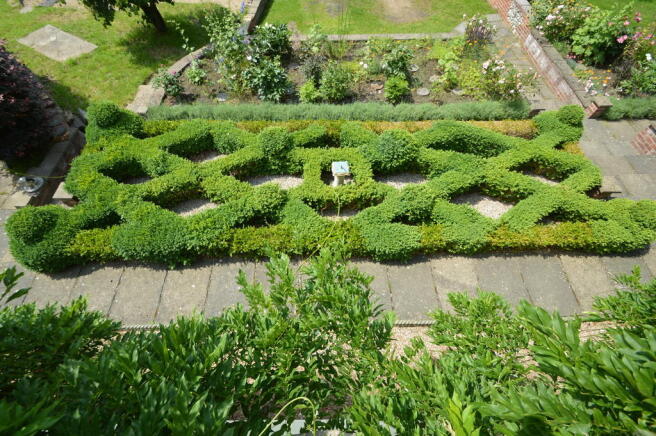 4 - Hedge A