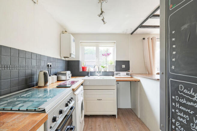 3 bed Semi-Detached to rent Image 4