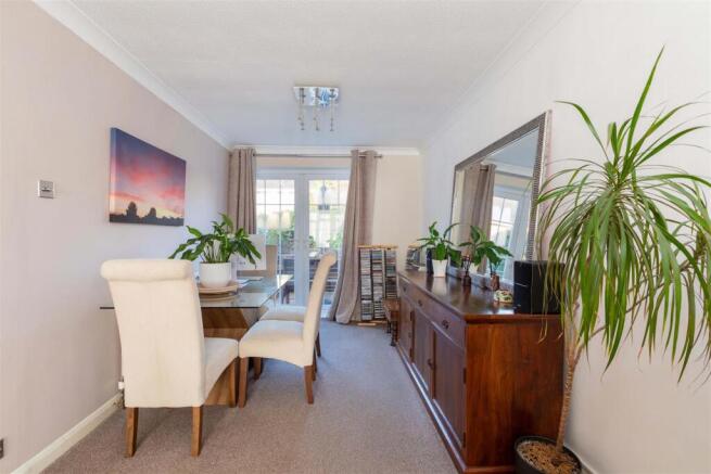 Grafton Close, Maidenhead photo 4