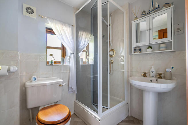 4 bed Detached for sale Image 11