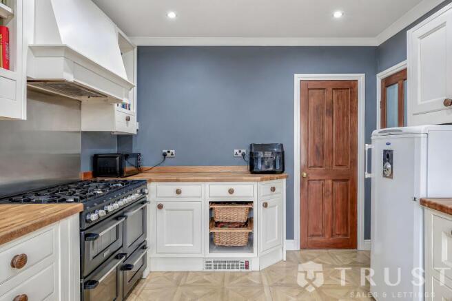 4 bed Semi-Detached for sale Image 5