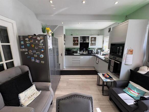 3 bed Semi-Detached for sale Image 6