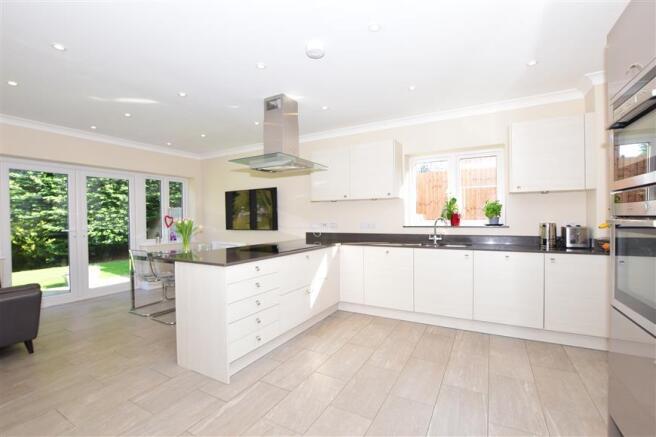 Kitchen/ Breakfast Room