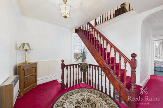 5 bed Detached for sale Image 12