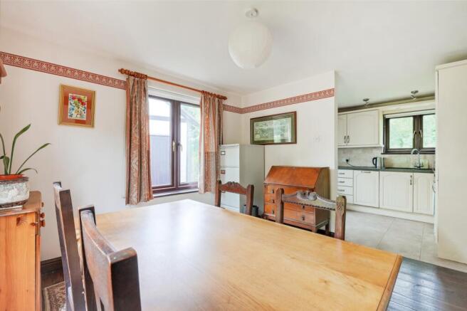 4 bed Detached for sale Image 8