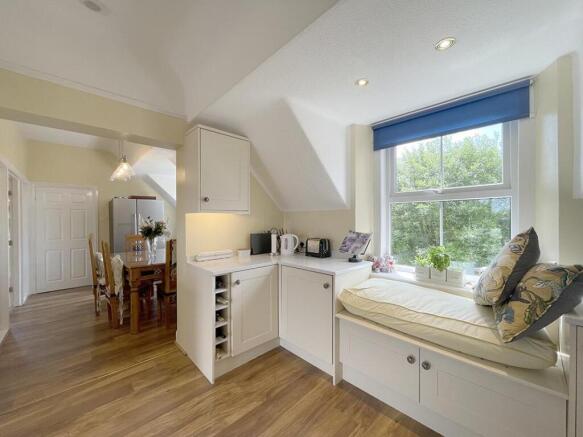2 bed Penthouse to rent Image 9
