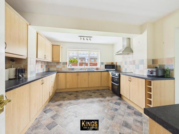 4 bed Detached for sale Image 4