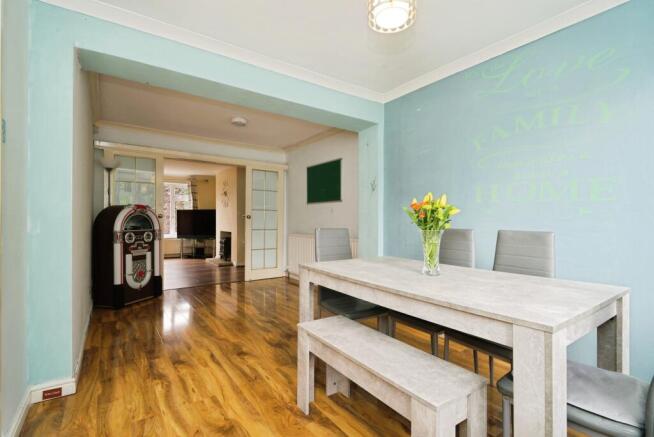 4 bed Semi-Detached for sale Image 6
