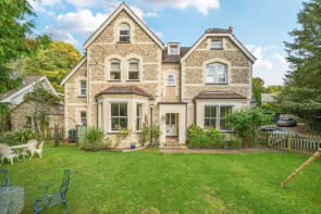 Flat 3, 155 Allestree House, Harestone Valley Road, Caterham CR3 6HT